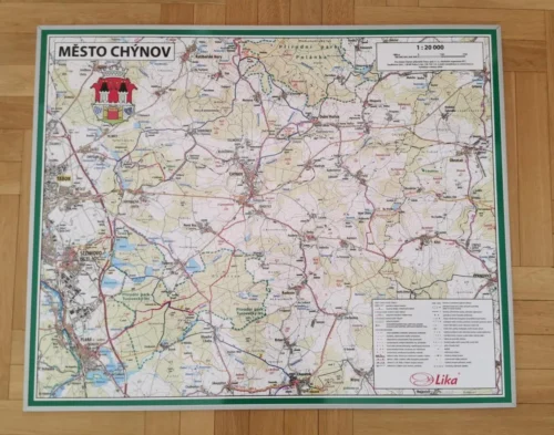 turistická mapa města Chýnov v elegantním stříbrném rámu