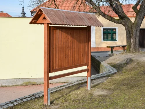 informační tabule s plakátovací mapou