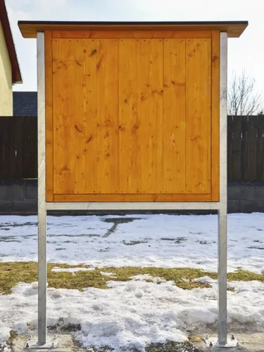 kombinovaná plakátovací plocha, uchycení na připínáčky