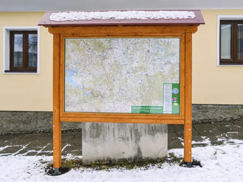informační tabule s plakátovací mapou