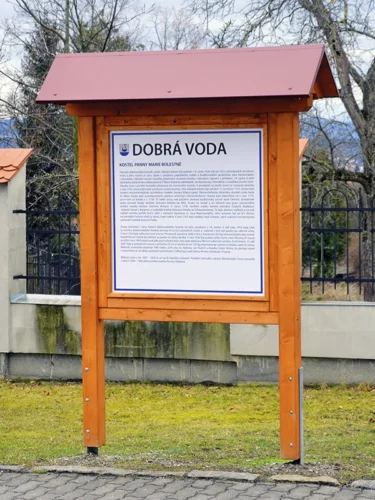 dřevěná informační tabule