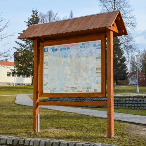 informační tabule s plakátovací mapou