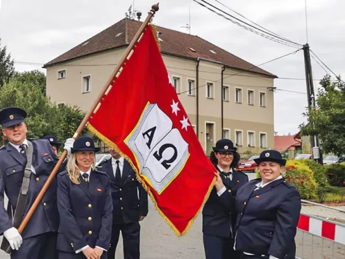 znak a vlajka Červený Újezd